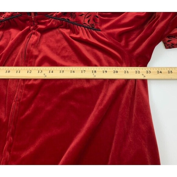 Delicates Red Velour Robe Zip Lounger Long Embroidered Vintage Womens Medium - Picture 12 of 16